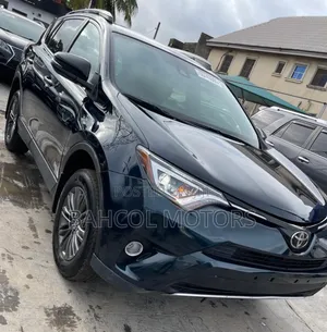 Toyota RAV4 SE FWD (2.5L 4cyl 6A) 2017 Black