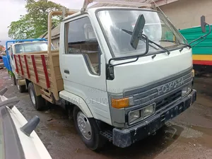 Nigeria Used Toyota Dyna 150 6 Tyers 2rz Petrol Engine
