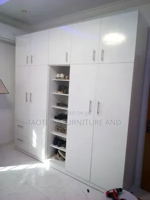 Quality and Standard 5 Face Wardrobe