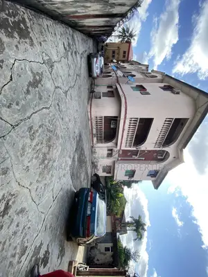 3bdrm Block of Flats in Oke-Afa for sale