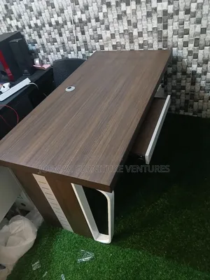 Simple Executive Office Table .
