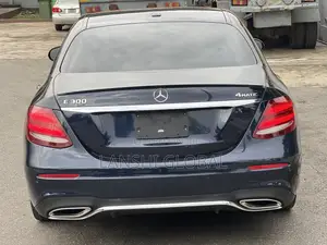 Mercedes-Benz E300 4Matic AWD Sedan (2.0L 4cyl 9A) 2017 Blue