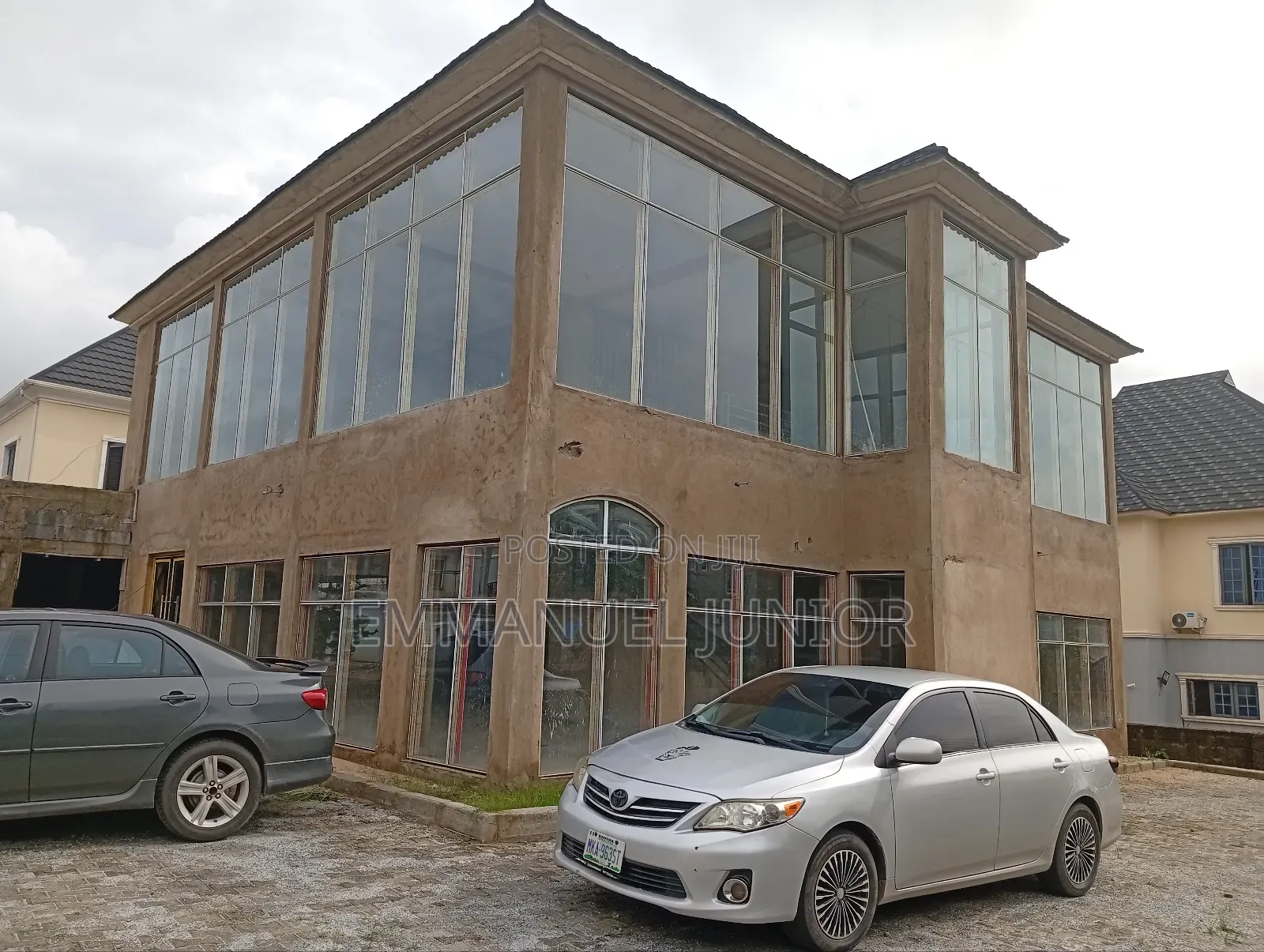 Glass Plaza