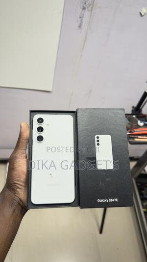 Samsung Galaxy S24 FE 256 GB White