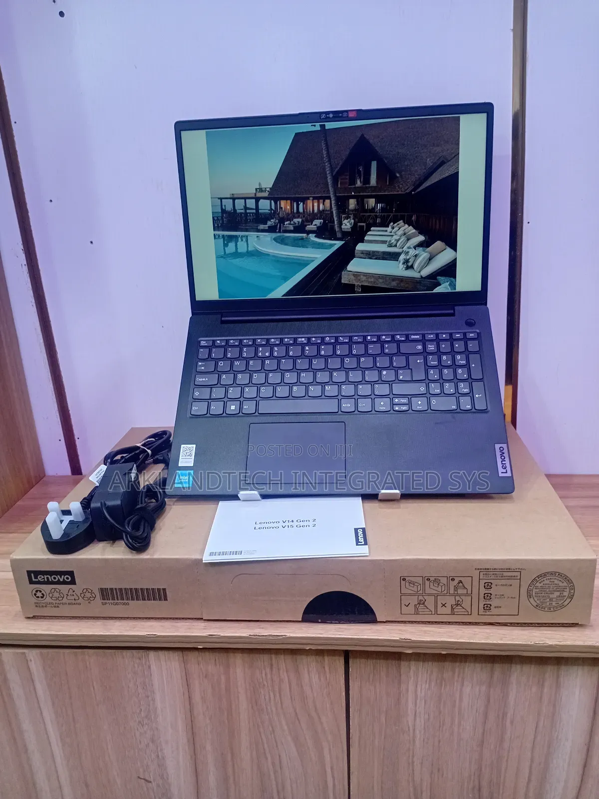 New Laptop Lenovo IdeaPad U330 8GB Intel Celeron SSD 512GB