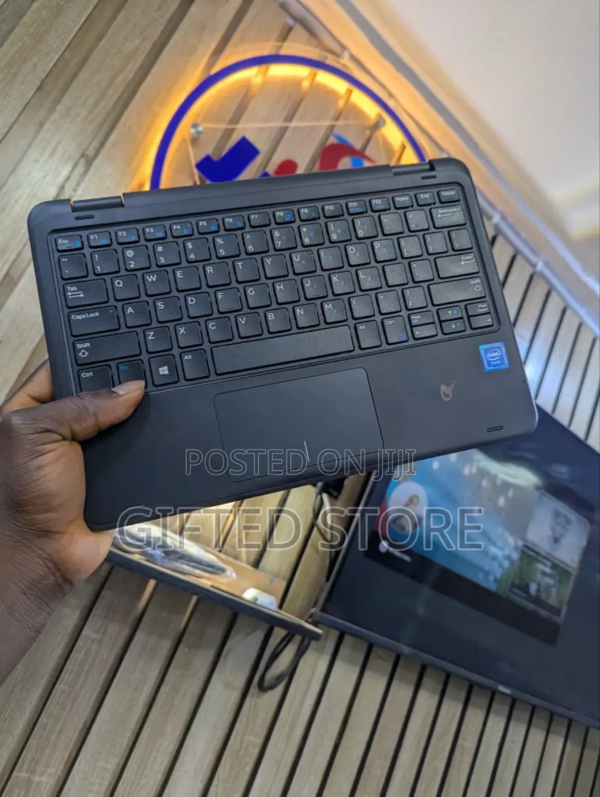 Laptop Dell Latitude 3189 4GB Intel Celeron SSD 128GB