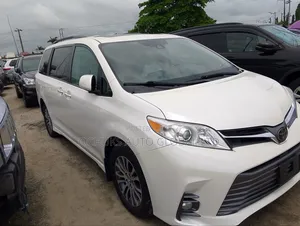 Toyota Sienna 2019 White