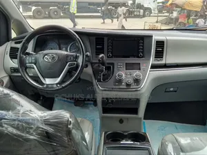 Toyota Sienna 2019 White