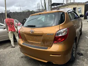 Toyota Matrix 2010 Gold