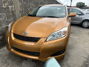 Toyota Matrix 2010 Gold