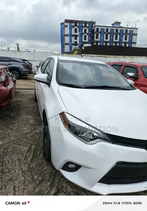 Toyota Corolla LE 4dr Sedan (1.8L 4cyl CVT) 2014 White