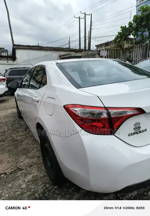 Toyota Corolla LE 4dr Sedan (1.8L 4cyl CVT) 2014 White