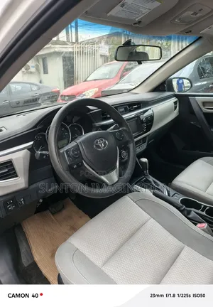 Toyota Corolla LE 4dr Sedan (1.8L 4cyl CVT) 2014 White
