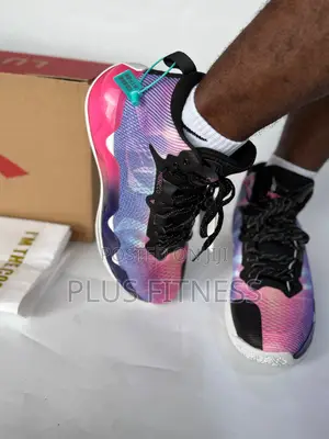 Mencco v-Light Basketball Shoe