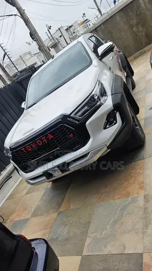 New Toyota Hilux 2025 White