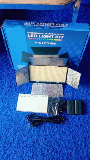 Pro Led 600 Video Light With Batteries and Tripod