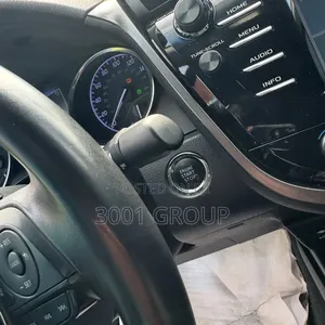 Toyota Camry SE (2.5L 4cyl 8A) 2019 Burgundy
