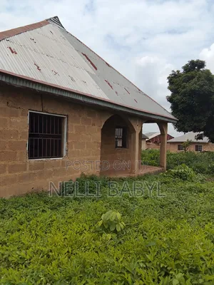 8bdrm Room & Parlour in Irewole, Olomi for sale