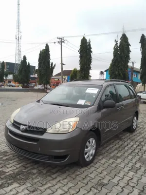 Toyota Sienna LE FWD (3.3L V6 5A) 2004 Gray