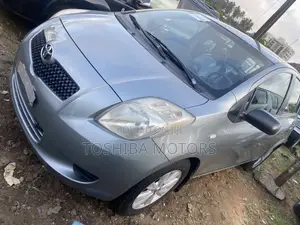 Toyota Yaris 2012 Silver