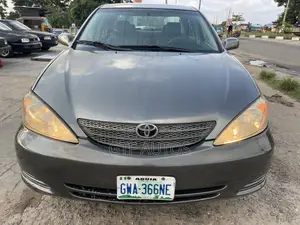 Toyota Camry LE 4dr Sedan (2.4L 4cyl 5M) 2004 Gray