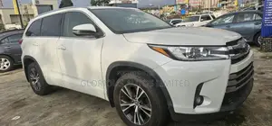 Toyota Highlander XLE 4x4 V6 (3.5L 6cyl 8A) 2017 White