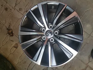 1toyota Sienna 18 Rim 2018/19 Follow Come