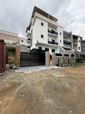 5bdrm Duplex in An Estate In Guzape for sale