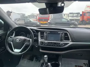 Toyota Highlander Limited 4x4 V6 (3.5L 6cyl 8A) 2017 Gray