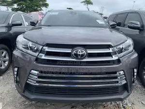 Toyota Highlander Limited 4x4 V6 (3.5L 6cyl 8A) 2017 Gray