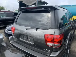 Toyota Sequoia Limited 4dr SUV 4WD (4.7L 8cyl 5A) 2007 Gray