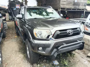 Toyota Tacoma 4dr Double Cab 5.0 ft. SB (2.7L 4cyl 4A) 2015 Gray