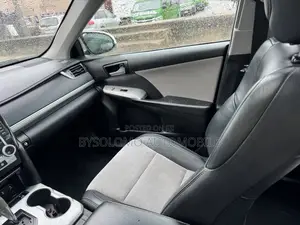 Toyota Camry SE V6 4dr Sedan (3.5L 6cyl 6A) 2012 White