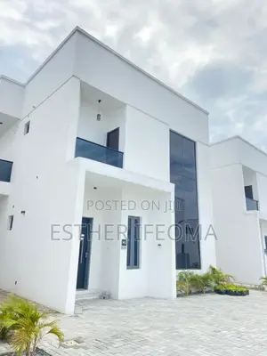3bdrm Duplex in A Lovely Estate In for rent
