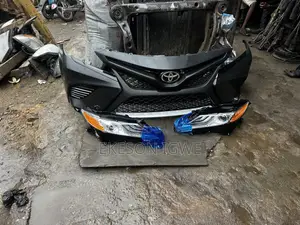Full Light and Bumper Camry 2019 Se
