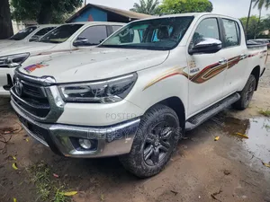 Toyota Hilux 2024 Off white