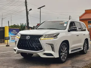 Lexus LX 570 AWD 2017 White