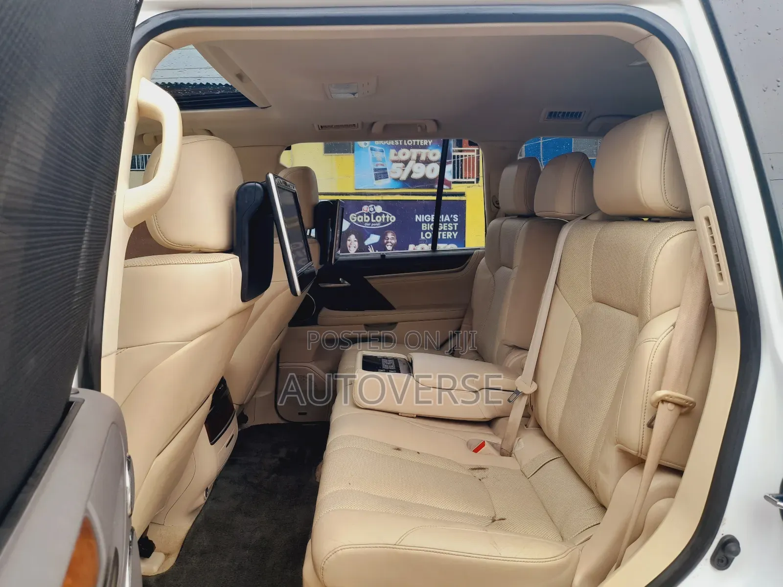 Lexus LX 570 AWD 2017 White