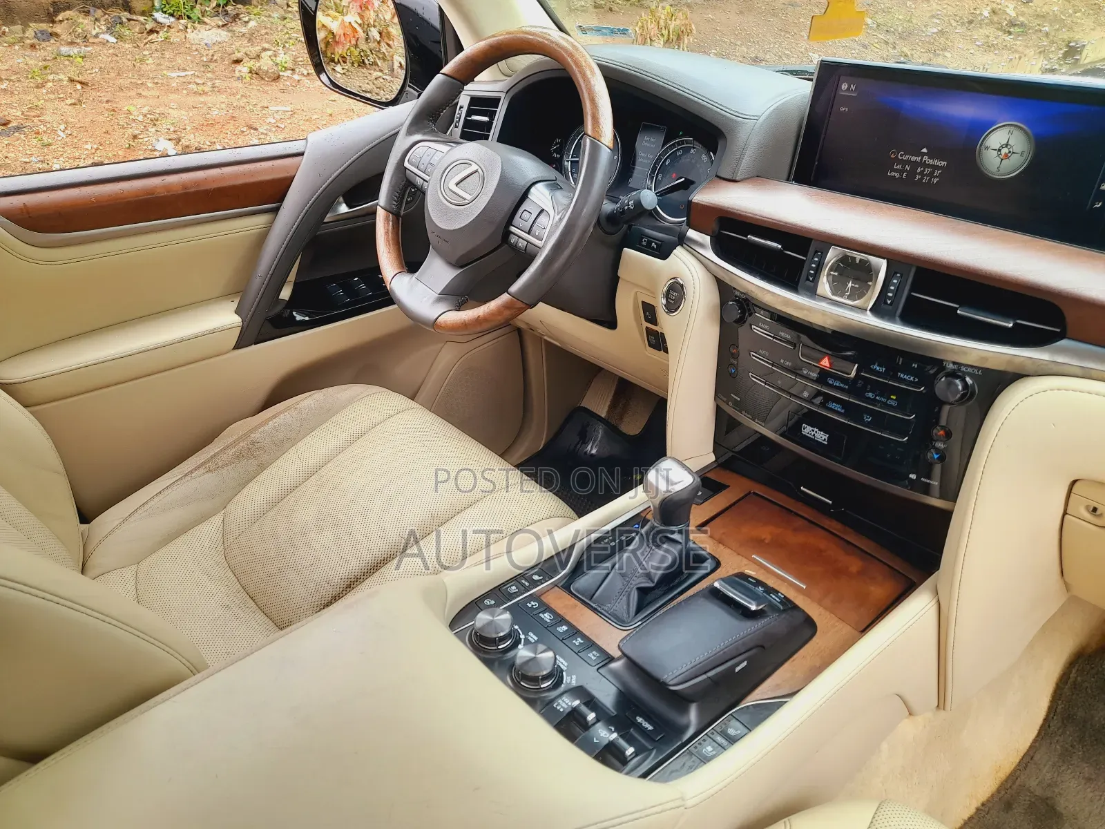 Lexus LX 570 AWD 2017 White