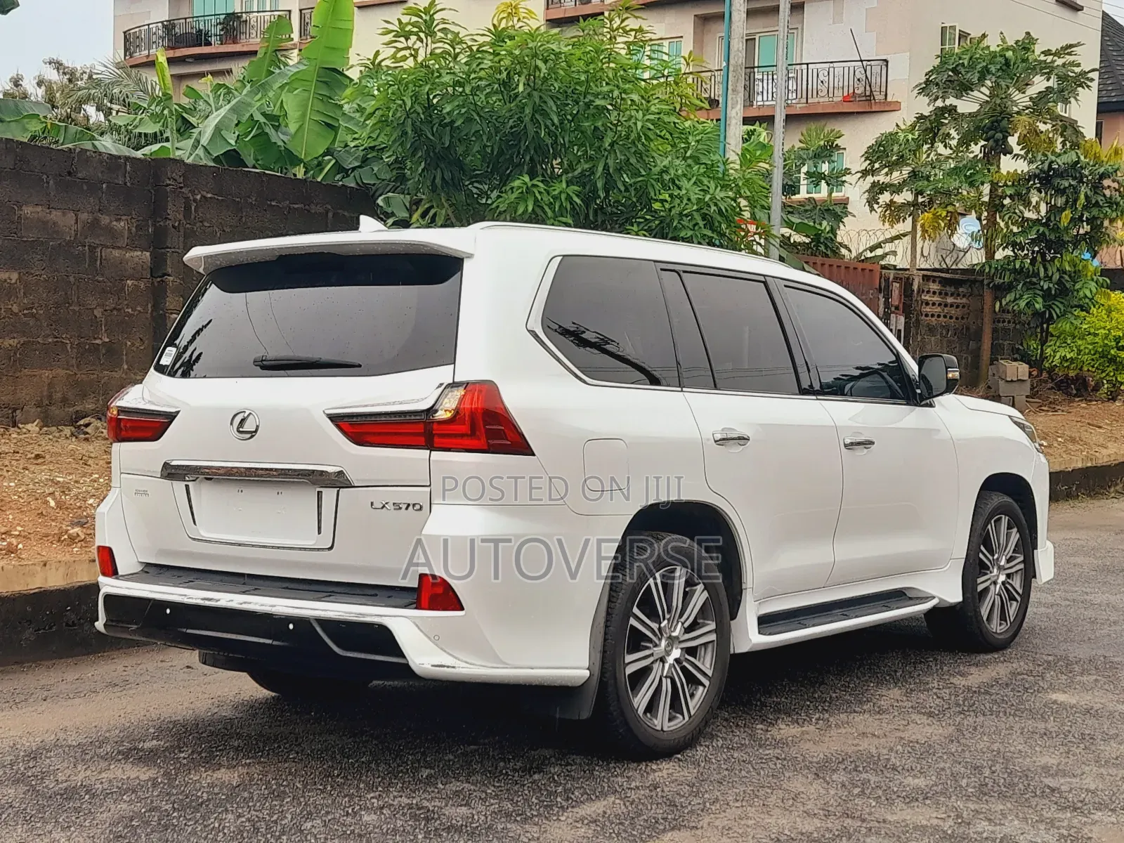 Lexus LX 570 AWD 2017 White