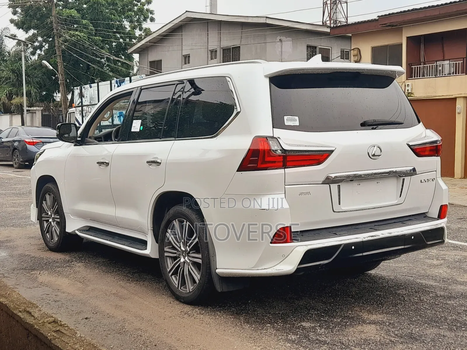 Lexus LX 570 AWD 2017 White