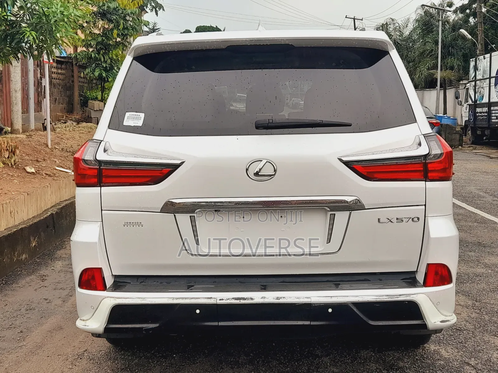 Lexus LX 570 AWD 2017 White