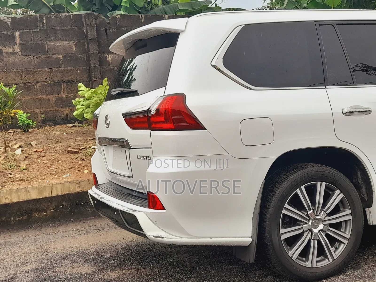Lexus LX 570 AWD 2017 White