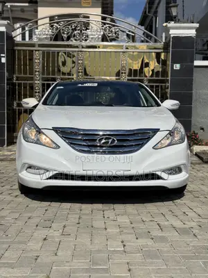 Hyundai Sonata SE Sedan FWD (2.4L 4cyl 6A) 2012 White