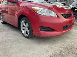 Toyota Matrix Hatchback FWD (1.8L 4cyl 5M) 2010 Red