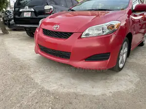 Toyota Matrix Hatchback FWD (1.8L 4cyl 5M) 2010 Red
