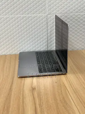 Laptop Apple MacBook Pro 2017 16GB Intel Core I5 SSD 512GB