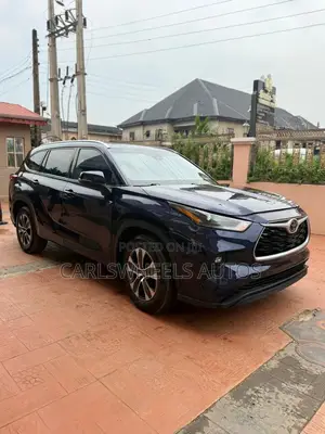 Toyota Highlander XLE 2021 Blue