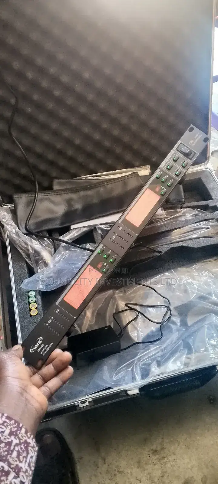 Dbass  Sr-185 Digital Wireless Microphone.