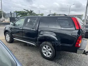 Toyota Hilux 2.5 D-4D 4X4 SRX 2010 Black